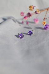 Stříbrné naúšnice FIALOVÝ ZIRKON 5 mm